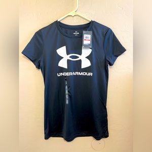 NWT Black under armer black workout top for women with a looser fit